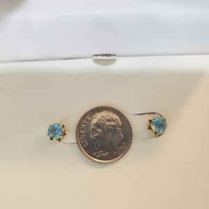 Stud earrings light blue crystal stones